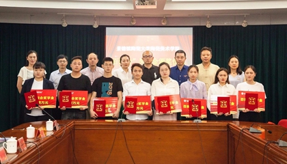 堅(jiān)守初心，回報(bào)社會(huì)。第二屆百陶會(huì)獎(jiǎng)學(xué)金今日發(fā)放